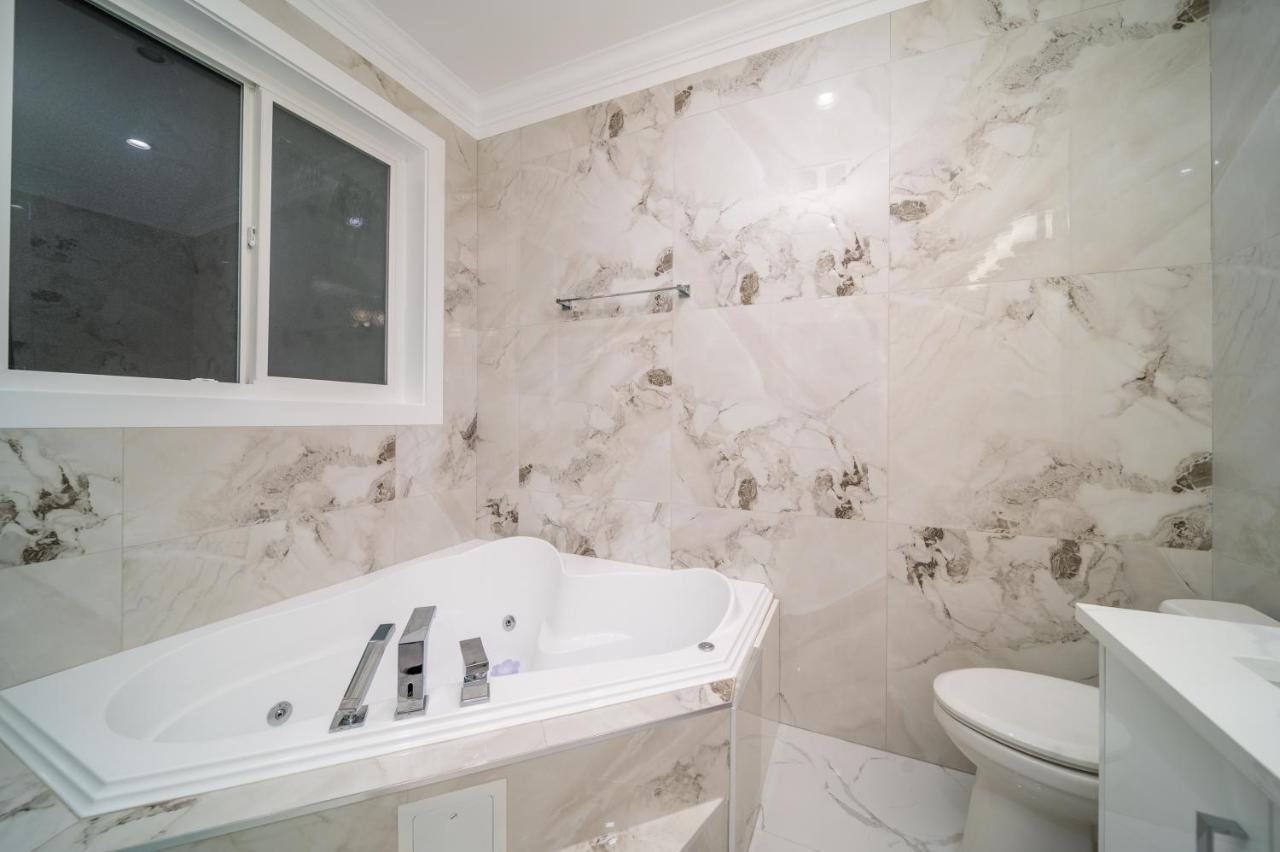 Sun Suite Surrey Esterno foto